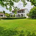 Artemis Studios & Apartments Sidari